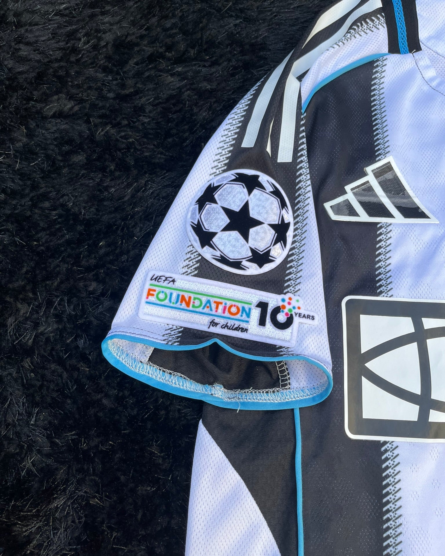 NEWCASTLE HOME KIT 25/26 UCL VERSION