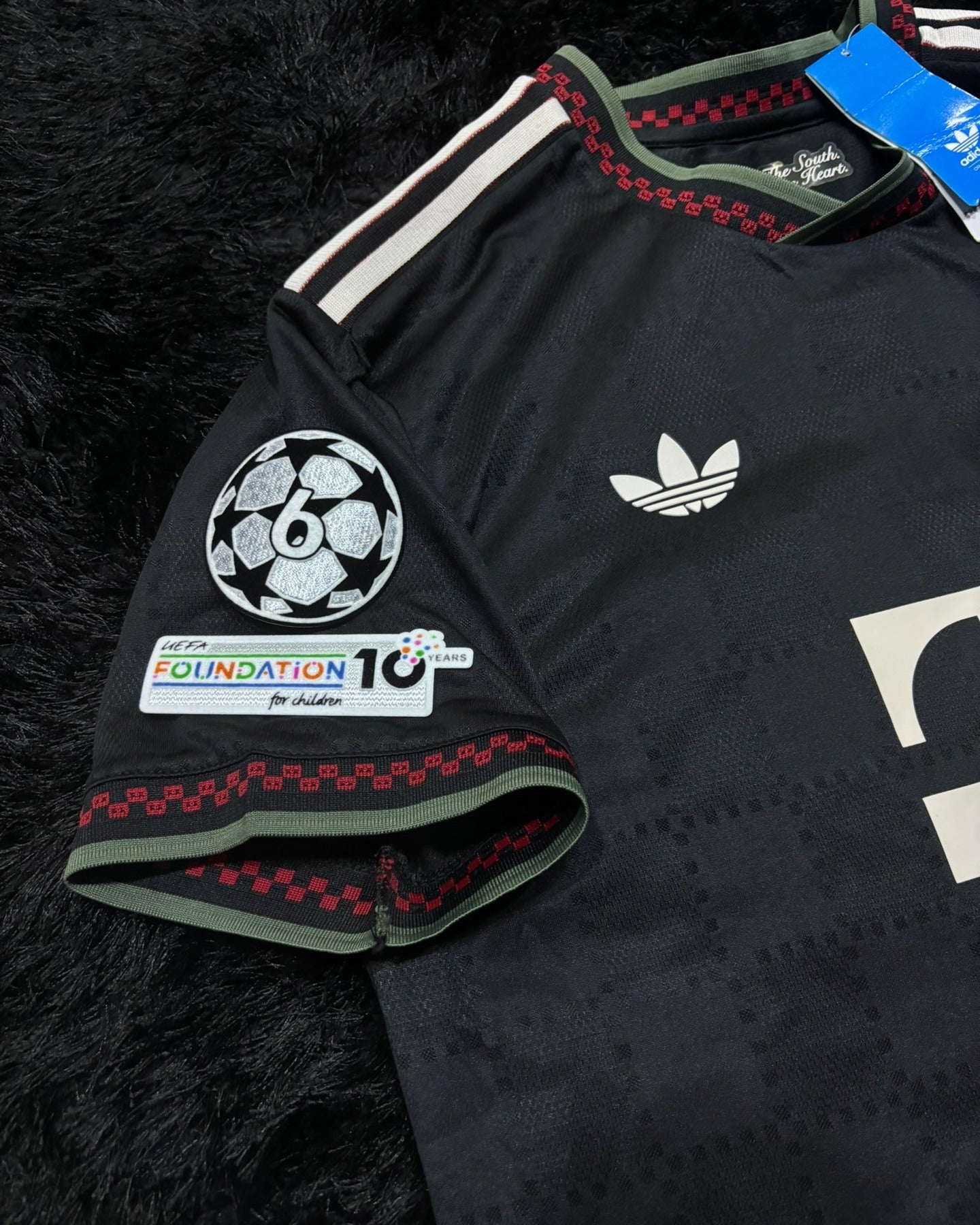 BAYERN THIRD KIT 25/26 UCL VERSION