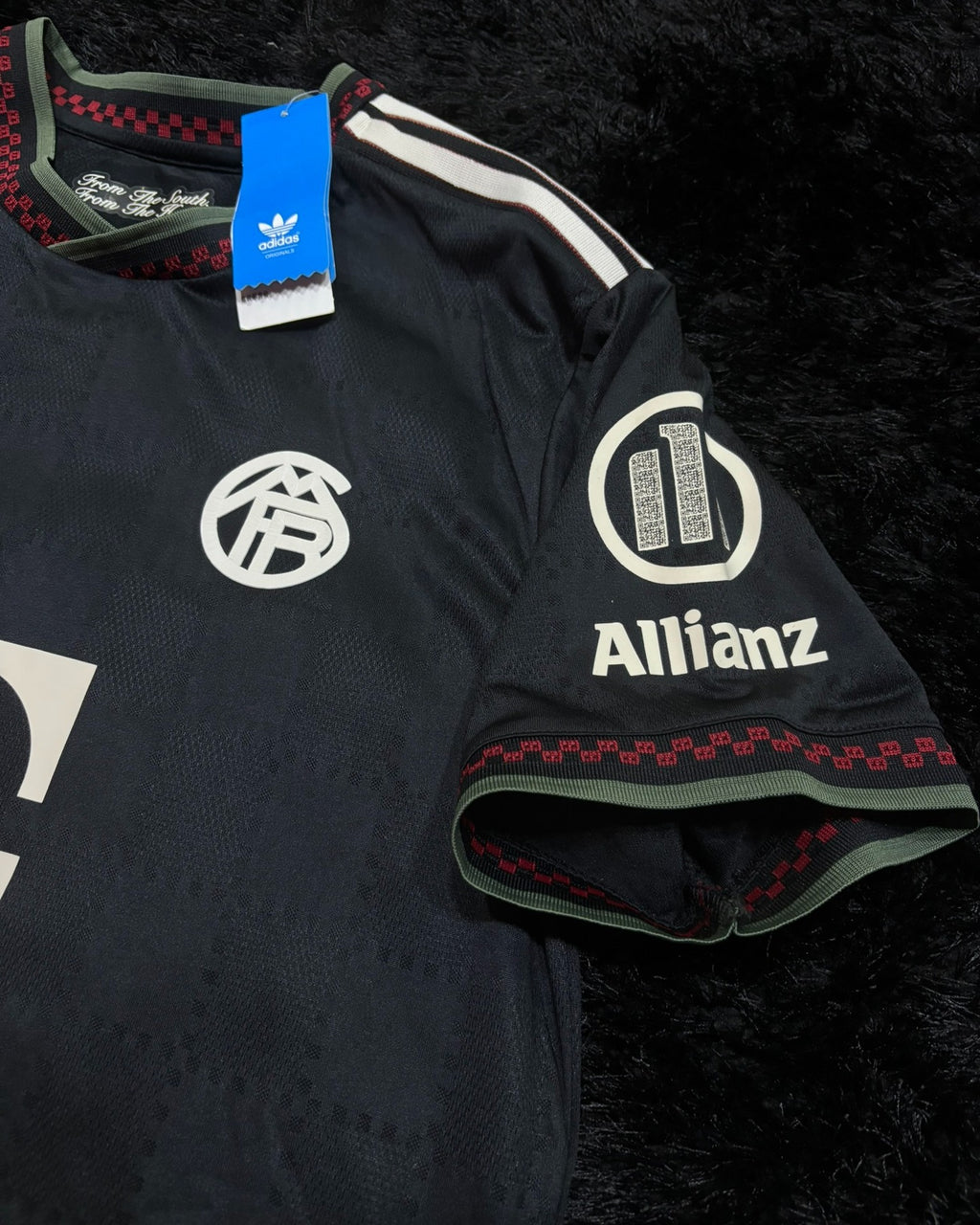 BAYERN THIRD KIT 25/26 UCL VERSION