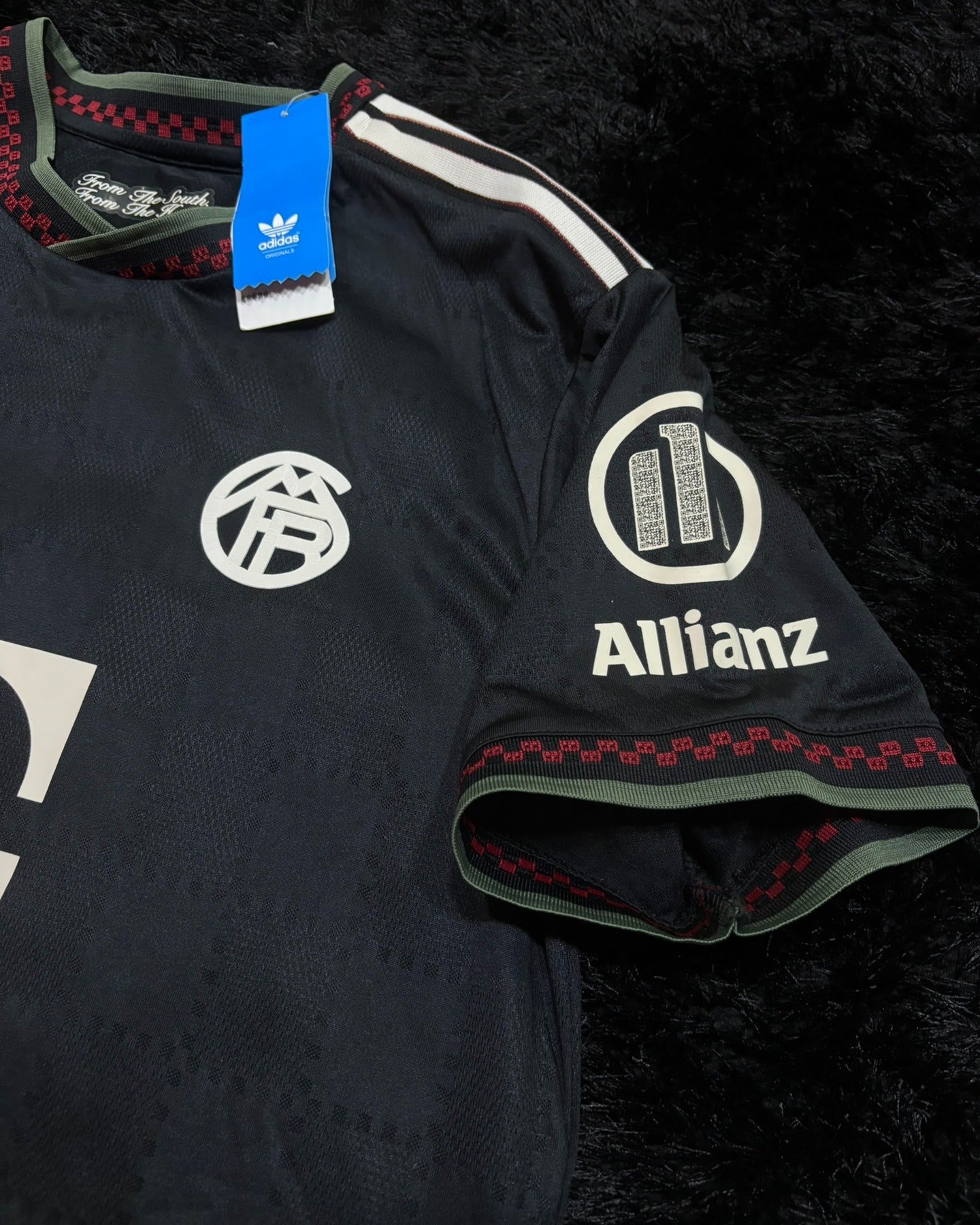 BAYERN THIRD KIT 25/26 UCL VERSION