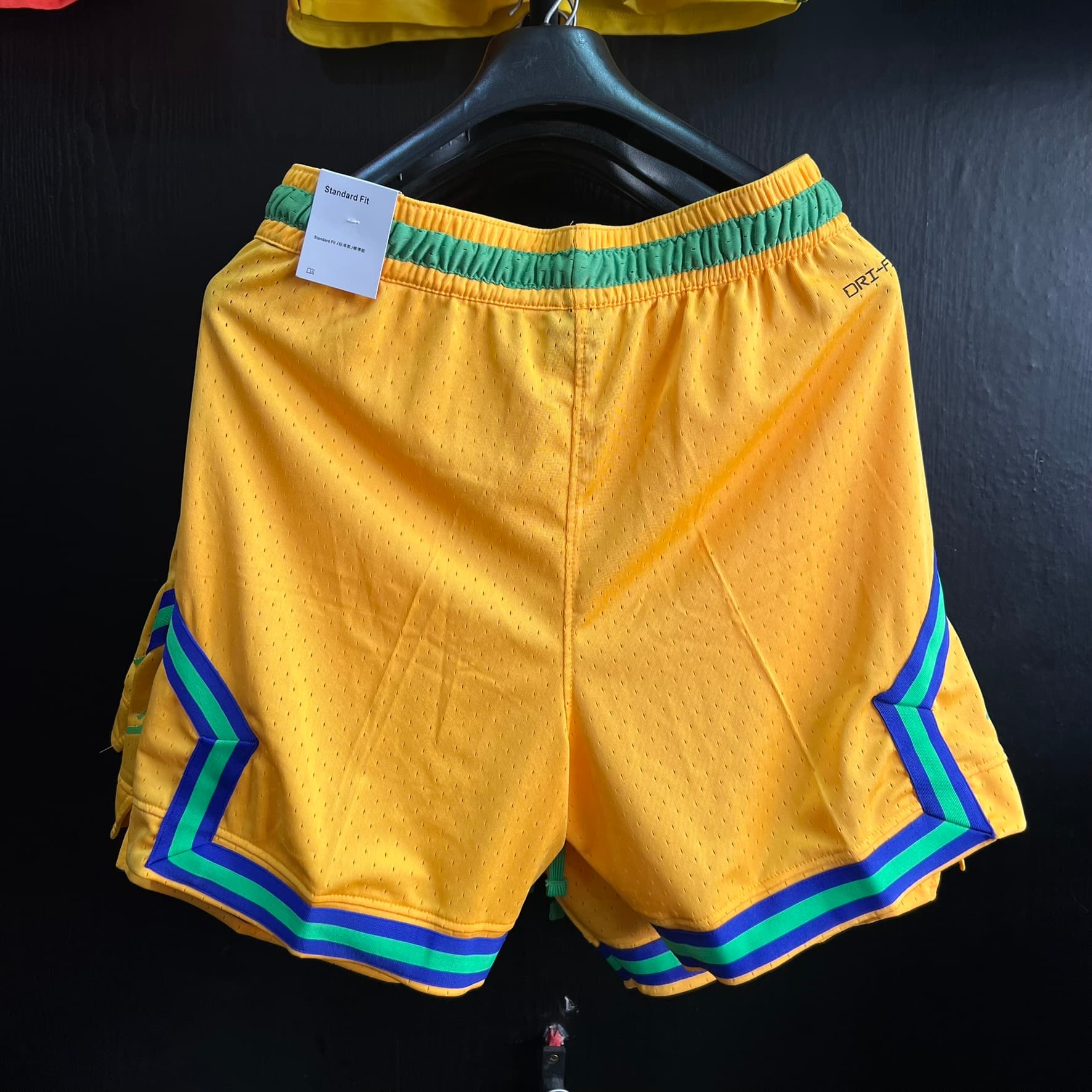 SHORT NIKE JORDAN YELLEW 2026/2027