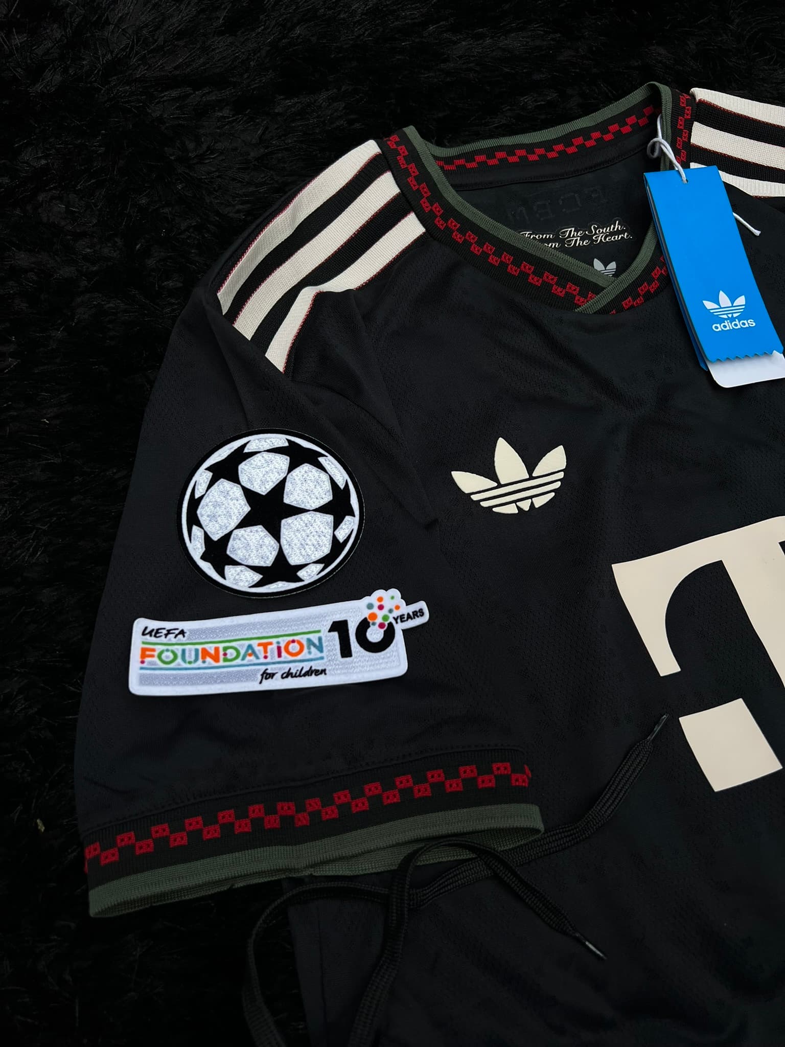 FULL KIT OF BAYERN MUNICH THIRD KIT 25/26 UCL VERSION